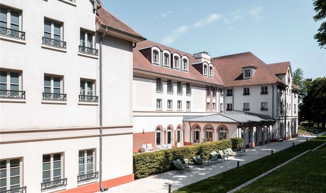 Mercure Maintenon Exterior