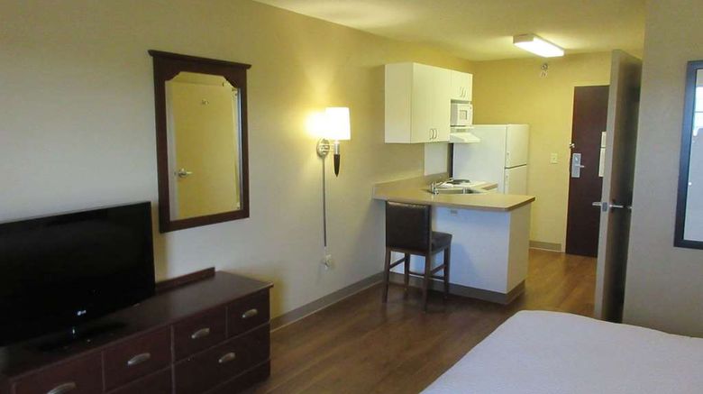 <b>MainStay Suites Rochester S Mayo Clinic Room</b>. Images powered by <a href="https://iceportal.shijigroup.com/" title="IcePortal" target="_blank">IcePortal</a>.