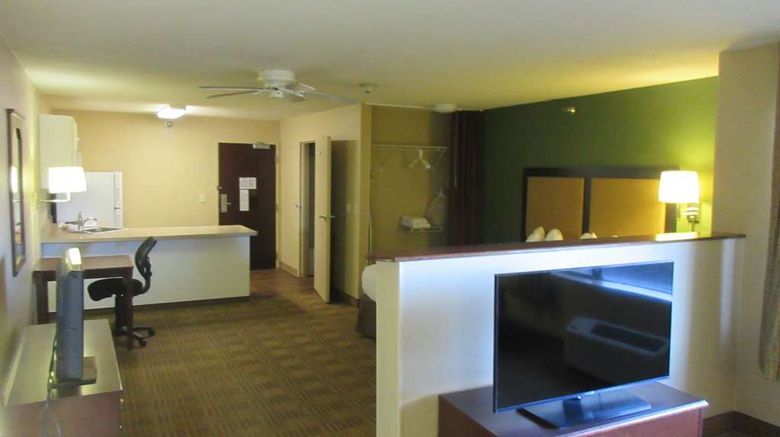 <b>MainStay Suites Rochester S Mayo Clinic Room</b>. Images powered by <a href="https://iceportal.shijigroup.com/" title="IcePortal" target="_blank">IcePortal</a>.