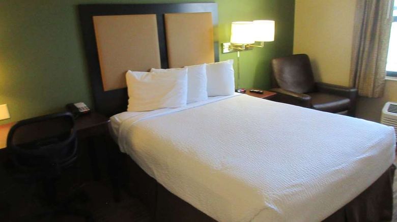 <b>MainStay Suites Rochester S Mayo Clinic Room</b>. Images powered by <a href="https://iceportal.shijigroup.com/" title="IcePortal" target="_blank">IcePortal</a>.