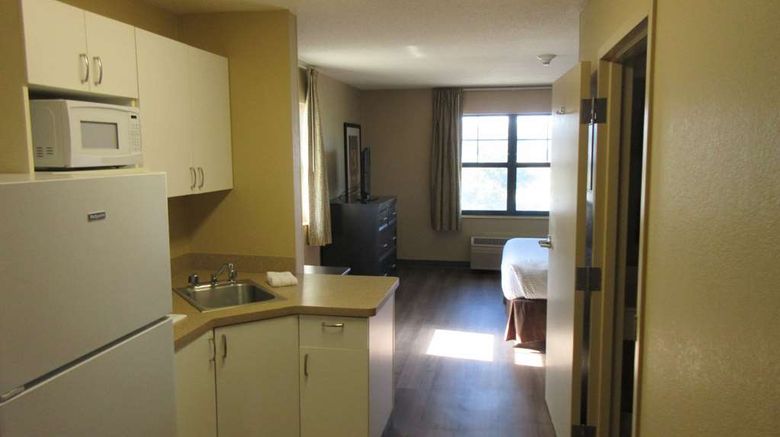 <b>MainStay Suites Rochester S Mayo Clinic Room</b>. Images powered by <a href="https://iceportal.shijigroup.com/" title="IcePortal" target="_blank">IcePortal</a>.