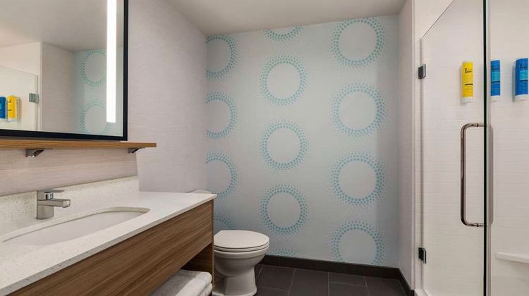 Tru by Hilton Lodi Room