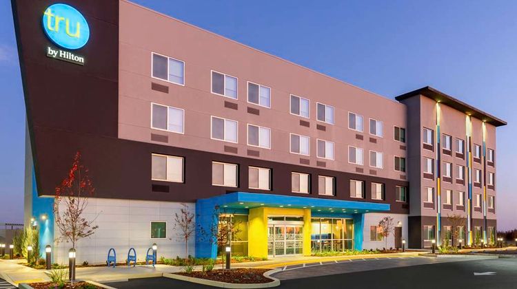 Tru by Hilton Lodi Exterior