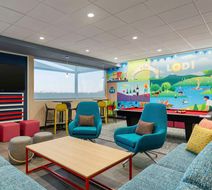 Tru by Hilton Lodi Lobby