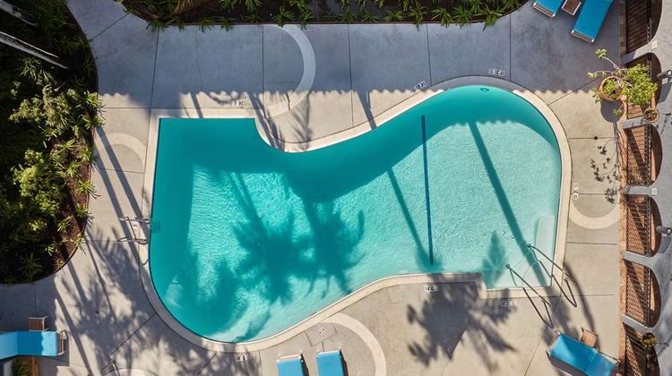 DoubleTree by Hilton Chatsworth Pool