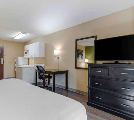 Suburban Studios Montgomery East I-85 Room