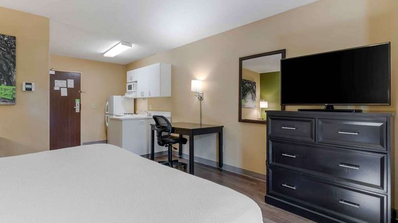 <b>Suburban Studios Montgomery East I-85 Room</b>. Images powered by <a href="https://iceportal.shijigroup.com/" title="IcePortal" target="_blank">IcePortal</a>.