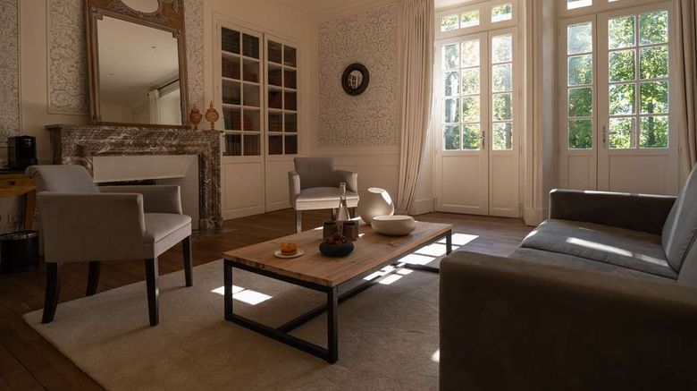 <b>Chateau les Oliviers de Salettes Suite</b>. Images powered by <a href="https://iceportal.shijigroup.com/" title="IcePortal" target="_blank">IcePortal</a>.