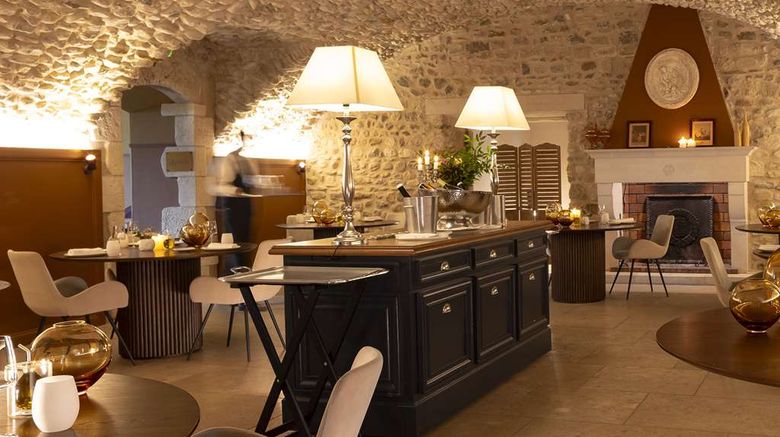 <b>Chateau les Oliviers de Salettes Restaurant</b>. Images powered by <a href="https://iceportal.shijigroup.com/" title="IcePortal" target="_blank">IcePortal</a>.