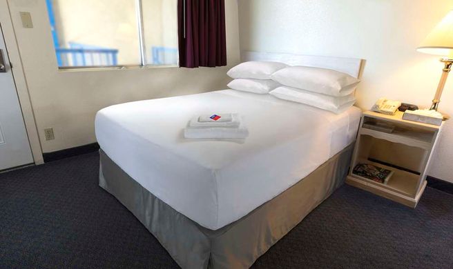 Americas Best Value Inn Elm Creek Room