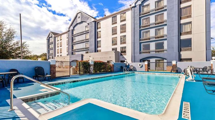 Sonesta Essential NW Houston Pool