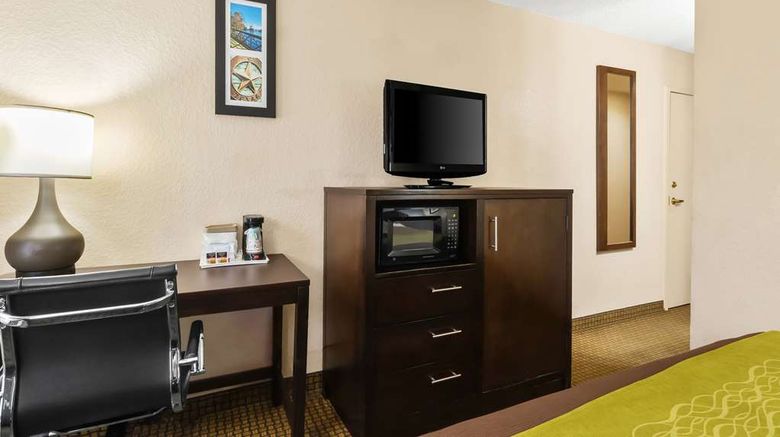 <b>Sonesta Essential NW Houston Room</b>. Images powered by <a href="https://iceportal.shijigroup.com/" title="IcePortal" target="_blank">IcePortal</a>.