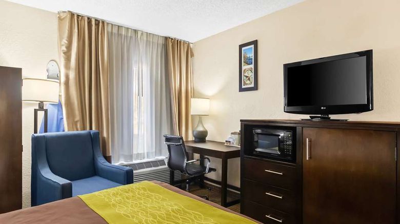 <b>Sonesta Essential NW Houston Room</b>. Images powered by <a href="https://iceportal.shijigroup.com/" title="IcePortal" target="_blank">IcePortal</a>.