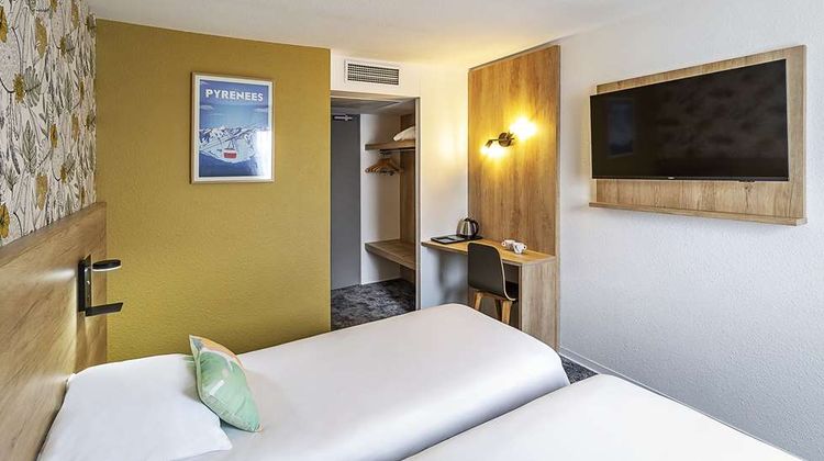 Ostal Pau Universite, Sure Coll by BW Room