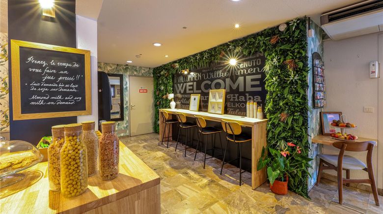 <b>Ostal Pau Universite, Sure Coll by BW Restaurant</b>. Images powered by <a href="https://iceportal.shijigroup.com/" title="IcePortal" target="_blank">IcePortal</a>.