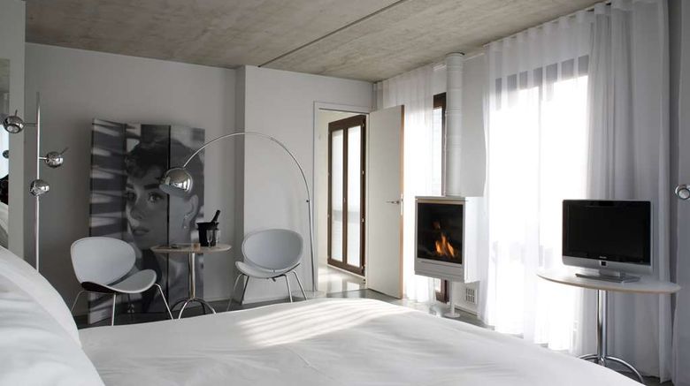 <b>Hotel Banks Suite</b>. Images powered by <a href="https://iceportal.shijigroup.com/" title="IcePortal" target="_blank">IcePortal</a>.