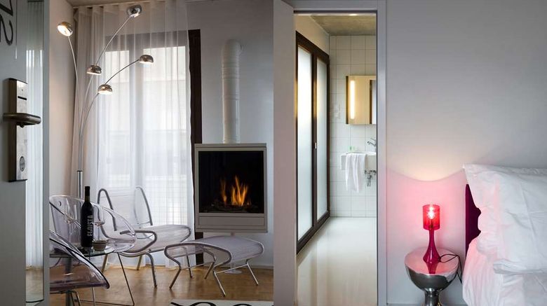 <b>Hotel Banks Suite</b>. Images powered by <a href="https://iceportal.shijigroup.com/" title="IcePortal" target="_blank">IcePortal</a>.
