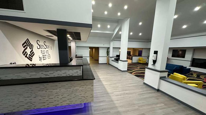 <b>SureStay Plus by Best Western Mobile I65 Lobby</b>. Images powered by <a href="https://iceportal.shijigroup.com/" title="IcePortal" target="_blank">IcePortal</a>.