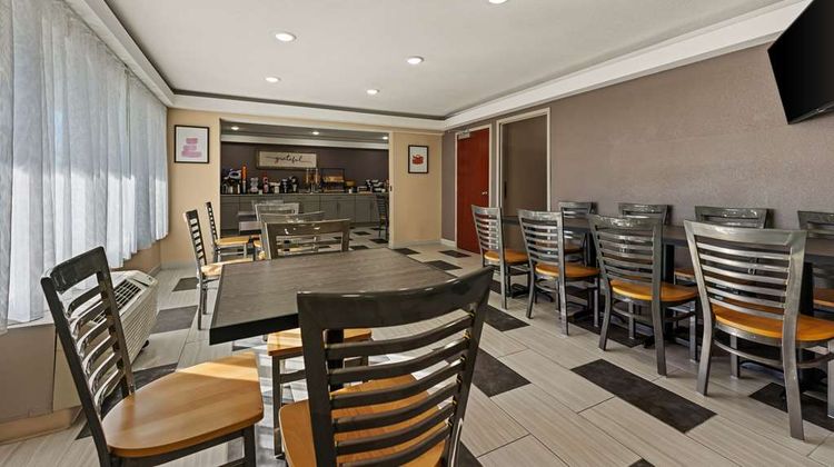 Econo Lodge Rockford East Restaurant