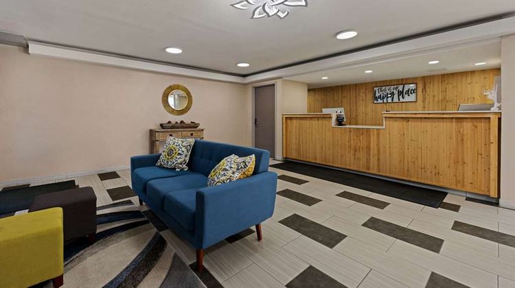 Econo Lodge Rockford East Lobby