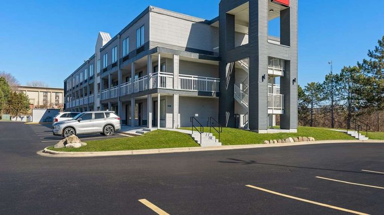 <b>Econo Lodge Rockford East Exterior</b>. Images powered by <a href="https://iceportal.shijigroup.com/" title="IcePortal" target="_blank">IcePortal</a>.