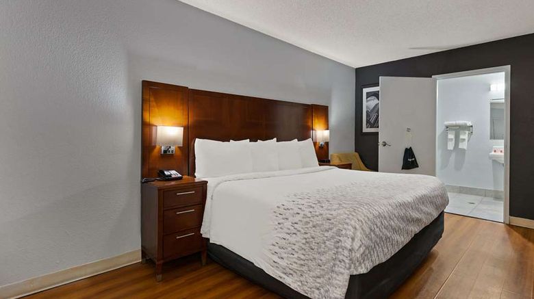 <b>Econo Lodge Rockford East Room</b>. Images powered by <a href="https://iceportal.shijigroup.com/" title="IcePortal" target="_blank">IcePortal</a>.