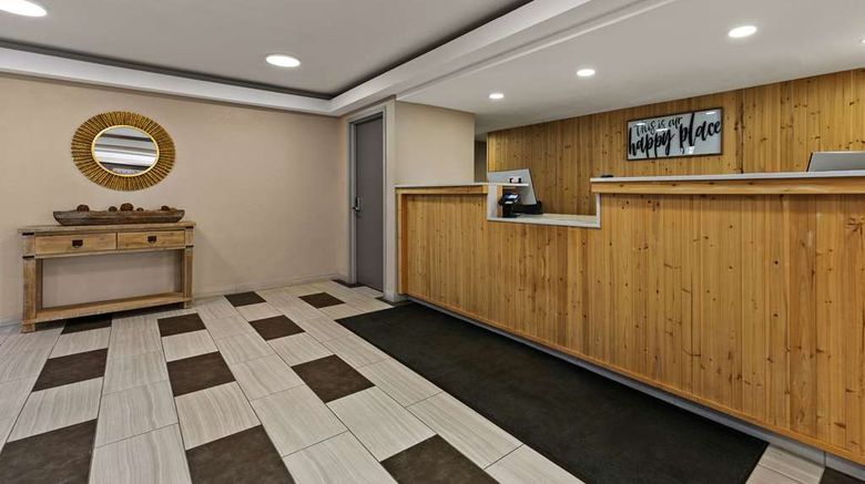 <b>Econo Lodge Rockford East Lobby</b>. Images powered by <a href="https://iceportal.shijigroup.com/" title="IcePortal" target="_blank">IcePortal</a>.