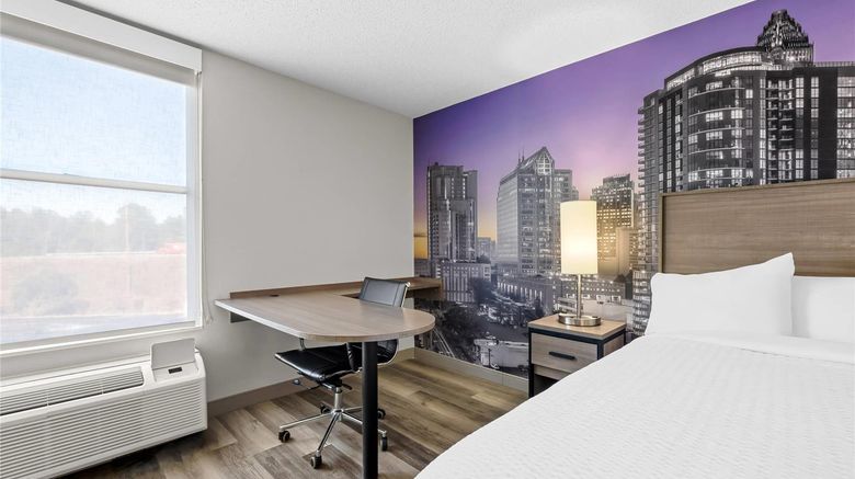 <b>Clarion Pointe Suite</b>. Images powered by <a href="https://iceportal.shijigroup.com/" title="IcePortal" target="_blank">IcePortal</a>.