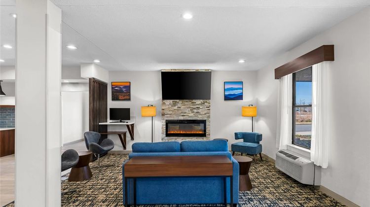 Clarion Pointe Lobby