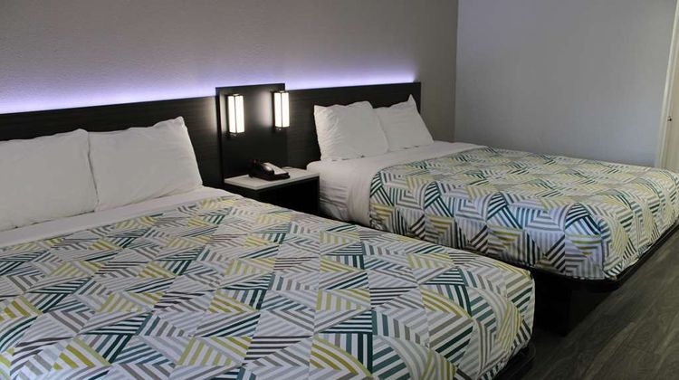 Clarion Pointe Decatur River City Room