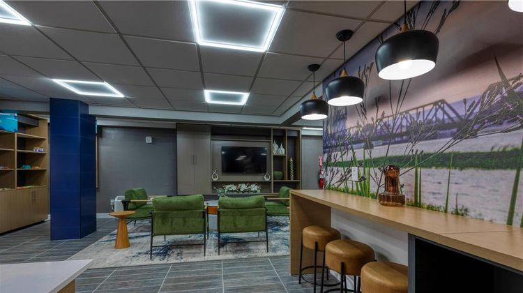 Clarion Pointe Decatur River City Lobby