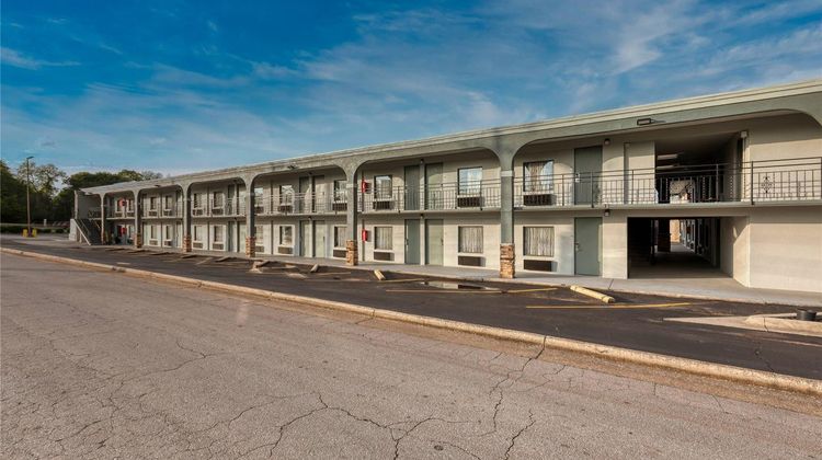 Clarion Pointe Decatur River City Exterior