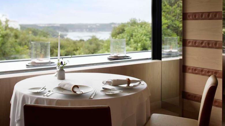 <b>The Hiramatsu Hotel & Resort Kashikojima Restaurant</b>. Images powered by <a href="https://iceportal.shijigroup.com/" title="IcePortal" target="_blank">IcePortal</a>.