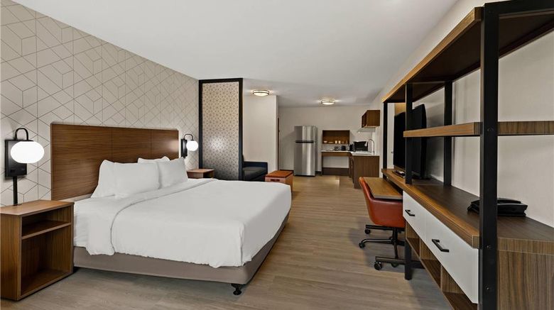 <b>Everhome Suites Atlanta Newnan Room</b>. Images powered by <a href="https://iceportal.shijigroup.com/" title="IcePortal" target="_blank">IcePortal</a>.