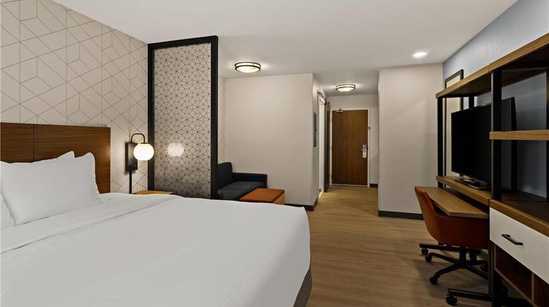 <b>Everhome Suites Atlanta Newnan Room</b>. Images powered by <a href="https://iceportal.shijigroup.com/" title="IcePortal" target="_blank">IcePortal</a>.