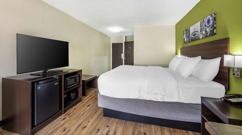 <b>Sleep Inn & Suites Salina I-135 Suite</b>. Images powered by <a href="https://iceportal.shijigroup.com/" title="IcePortal" target="_blank">IcePortal</a>.