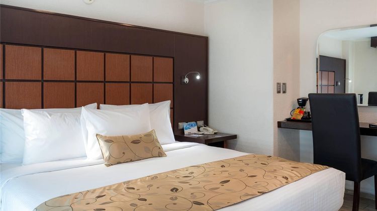 Sleep Inn Puebla Centro Historico Room