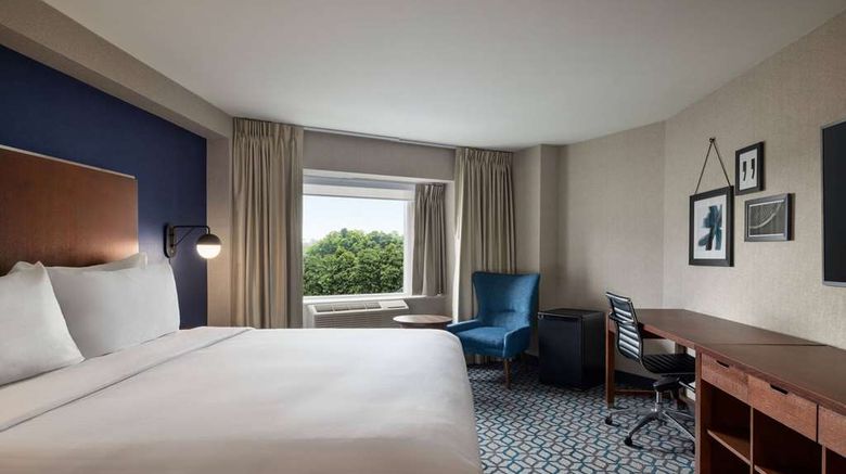 <b>Wyndham Grand Fallsview Hotel Room</b>. Images powered by <a href="https://iceportal.shijigroup.com/" title="IcePortal" target="_blank">IcePortal</a>.