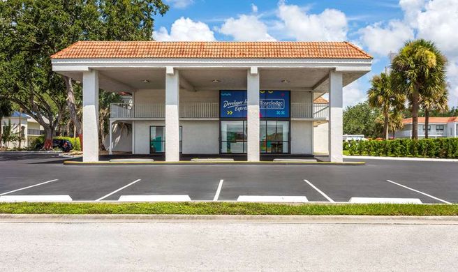 Developer Inn Express Fundamental Exterior