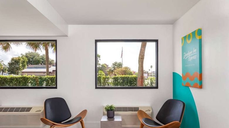 <b>Developer Inn Express Fundamental Lobby</b>. Images powered by <a href="https://iceportal.shijigroup.com/" title="IcePortal" target="_blank">IcePortal</a>.