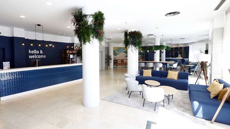 Travelodge Madrid Coslada Airport Lobby