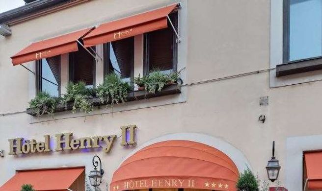 Henry II Hotel Exterior
