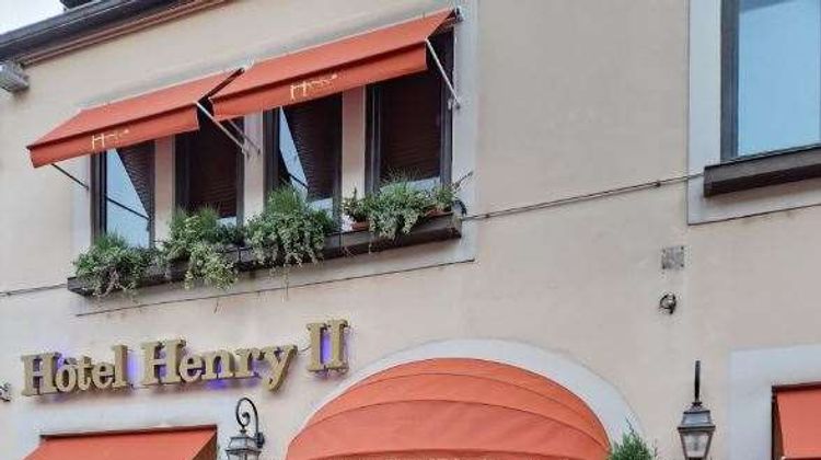 Henry II Hotel Exterior