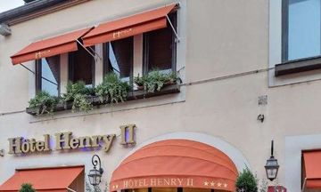 Henry II Hotel