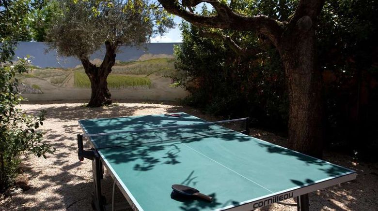 <b>Les Vignes Blanches Recreation</b>. Images powered by <a href="https://iceportal.shijigroup.com/" title="IcePortal" target="_blank">IcePortal</a>.