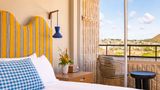 Wayfinder Waikiki Suite