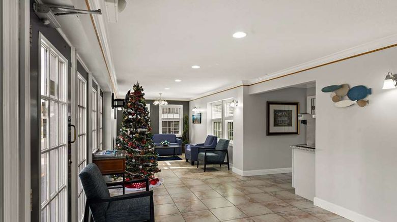 <b>Quality Inn Ocean Springs Lobby</b>. Images powered by <a href="https://iceportal.shijigroup.com/" title="IcePortal" target="_blank">IcePortal</a>.
