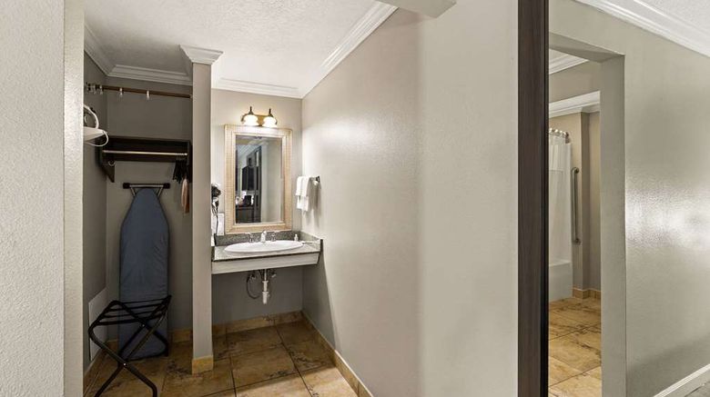 <b>Quality Inn Ocean Springs Room</b>. Images powered by <a href="https://iceportal.shijigroup.com/" title="IcePortal" target="_blank">IcePortal</a>.