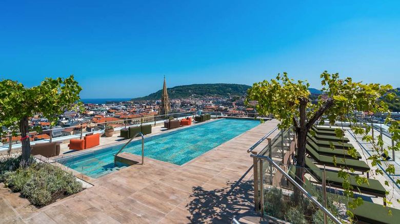 <b>Catalonia Donosti Pool</b>. Images powered by <a href="https://iceportal.shijigroup.com/" title="IcePortal" target="_blank">IcePortal</a>.