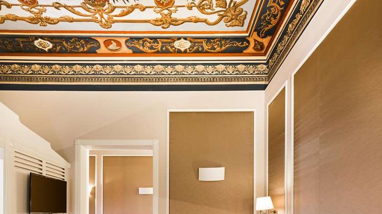 <b>Catalonia Las Cortes Hotel Suite</b>. Images powered by <a href="https://iceportal.shijigroup.com/" title="IcePortal" target="_blank">IcePortal</a>.